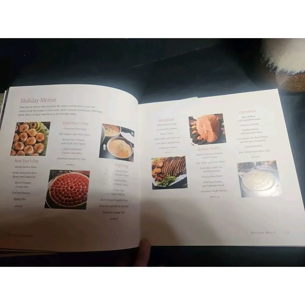Holiday Favorites (The Best of the Kitchen Library)‎ Hardcover – 2004 *LIKE NEW*